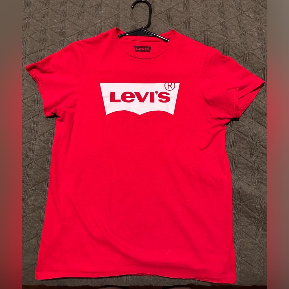 Women’s Levi’s Tee (: Vibrant red